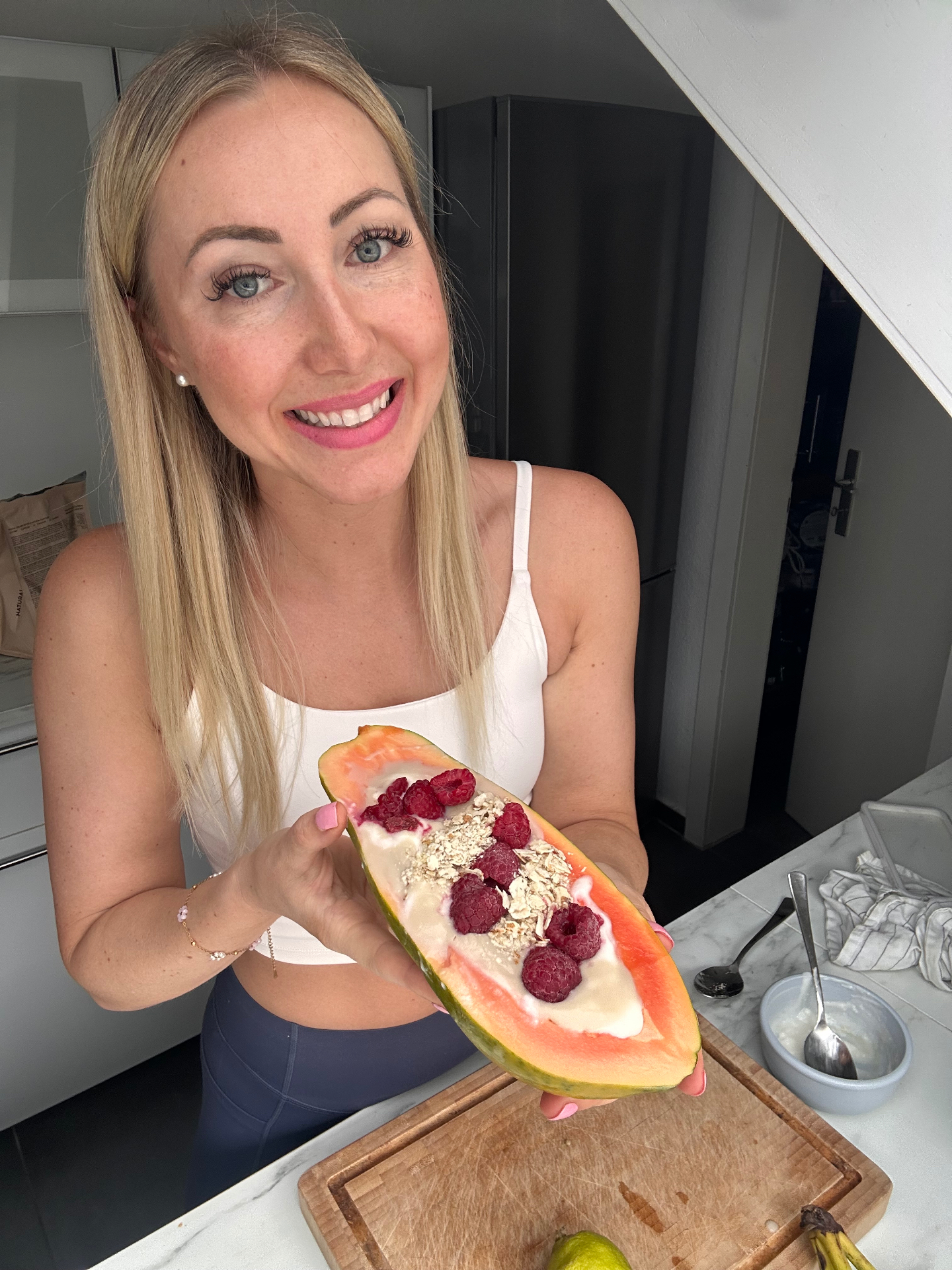 Hetty mit einer fruchtigen Papaya-Bowl